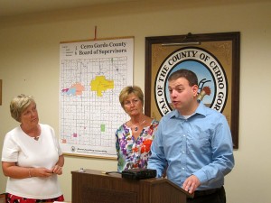 Matt Sinovic with Amanda Ragan and Sharon Steckman at Cerro Gordo County Courthouse in 2012