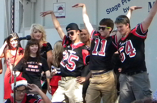 Mason City High School football players get in the homecoming spirit ...