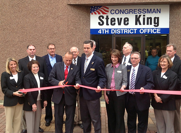 Congressman King cuts the ribbon to mark the opening of the Fort Dodge office in the Fourth District.