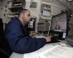 Crew member, GSE3 Joshua Locklear of Maxton, North Carolina monitors the systems computer while on board the USS San Jacinto at Port Everglades in Ft. Lauderdale, Florida.  (UPI Photo/Joe Marino-Bill Cantrell)