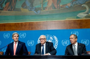 Joint Special Representative for Syria Lakhdar Brahimi (centre), US Secretary of State John Kerry (left) and Russian Foreign Minister Sergey Lavrov hold joint press conference in Geneva. UN Photo/Jean-Marc Ferreé