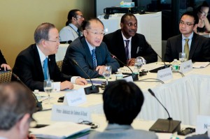Secretary-General Ban Ki-moon (left) and World Bank President Jim Yong Kim at the meeting of the Sustainable Energy for All High-Level Advisory Board. UN Photo/Paulo Filgueiras