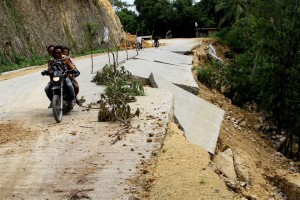 Men on a motorcycle pass through a damaged mountain road near the town of Loon in Bohol, the Philippines, following the earthquake on 15 October 2013. Photo: IRIN/Jason Gutierrez 