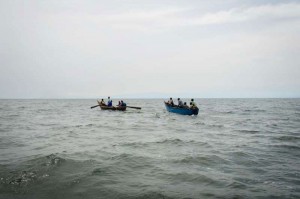 Ugandan fishermen in their pirogues search for victims of a boat which capsized on Lake Albert. The boat was carrying Congolese refugees who had decided to return home. Photo: UNHCR/M. Sibiloni