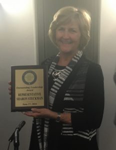 Sharon Steckman with her award