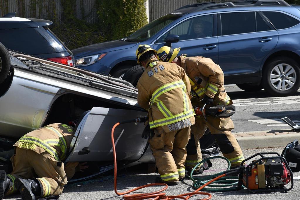 A car crash scene with first responders